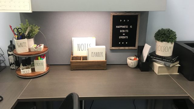 Người Có Gu Thường Decor Bàn Làm Việc Văn Phòng Như Thế Nào?