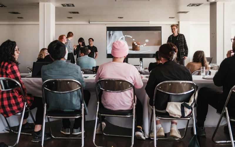 Nhân sự trẻ ngày nay rất quan tâm đến môi trường làm việc