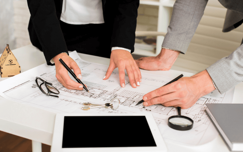 đội ngũ kỹ sư giám sát thi công tại công trình văn phòng